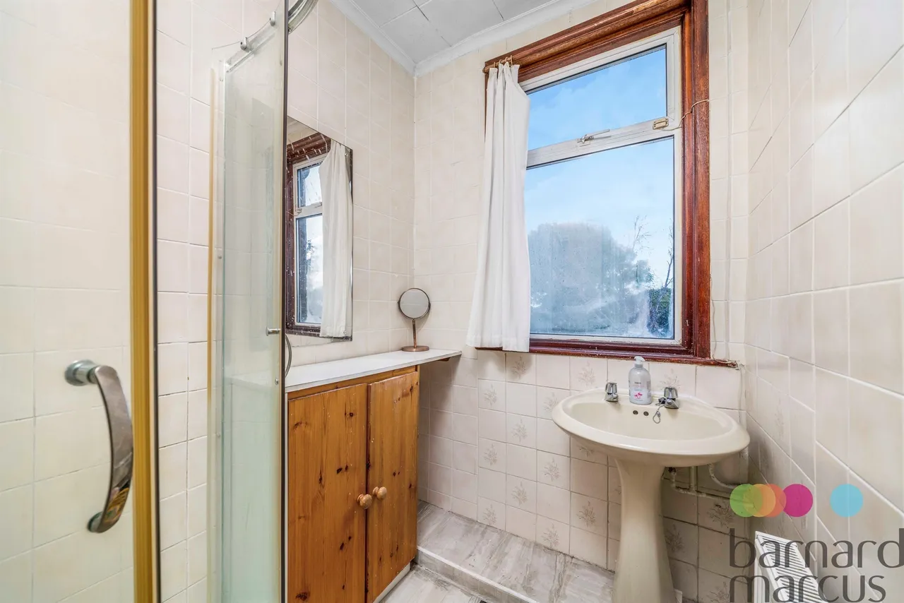 Grove Road, London, N12, photo 19