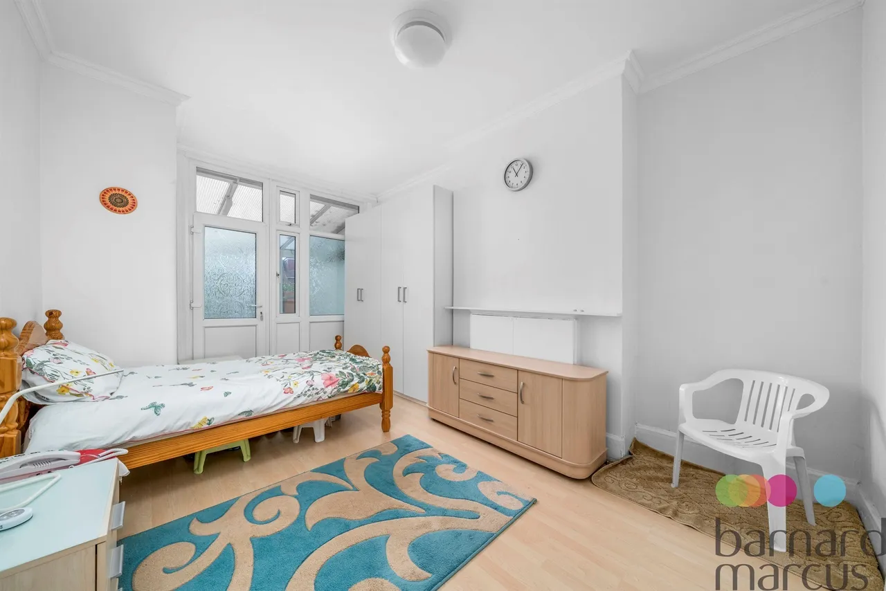 Grove Road, London, N12, photo 12