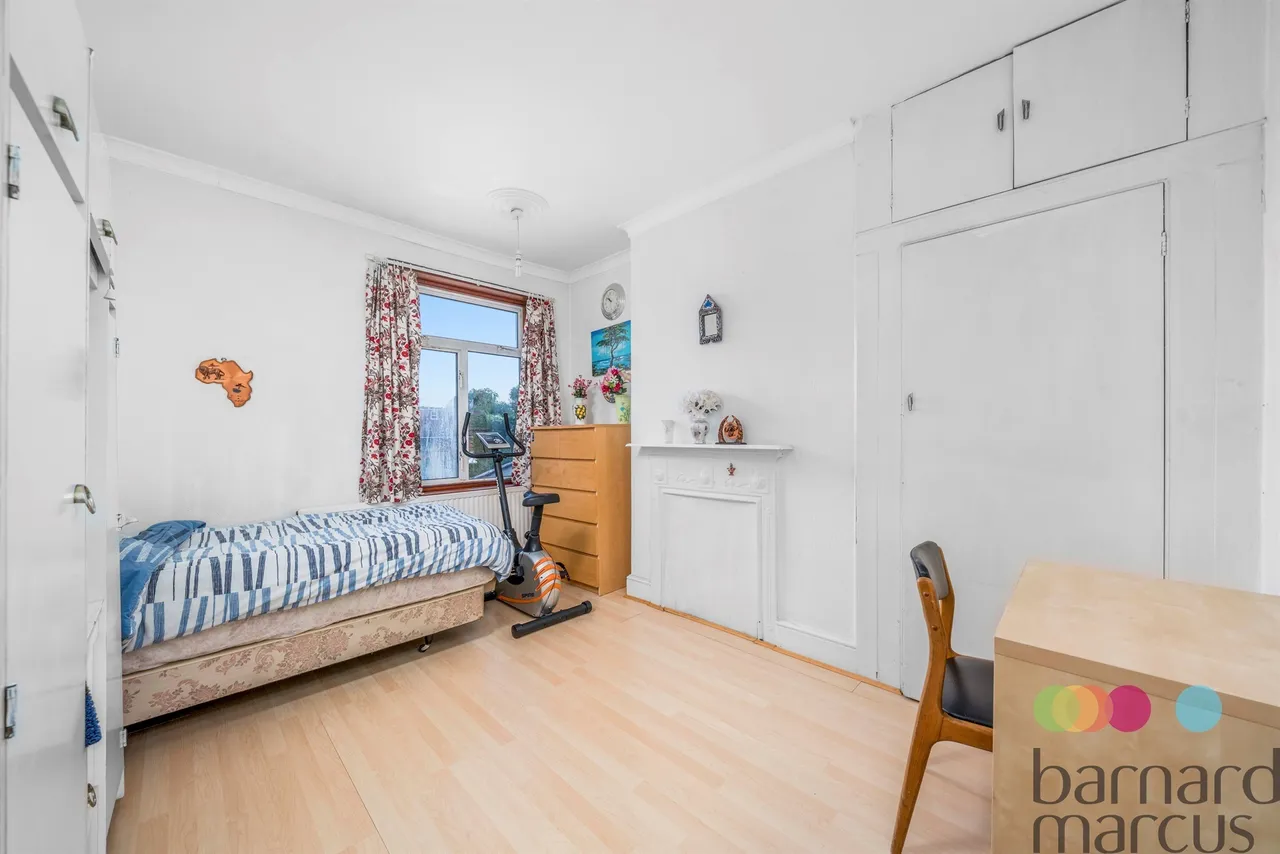 Grove Road, London, N12, photo 17