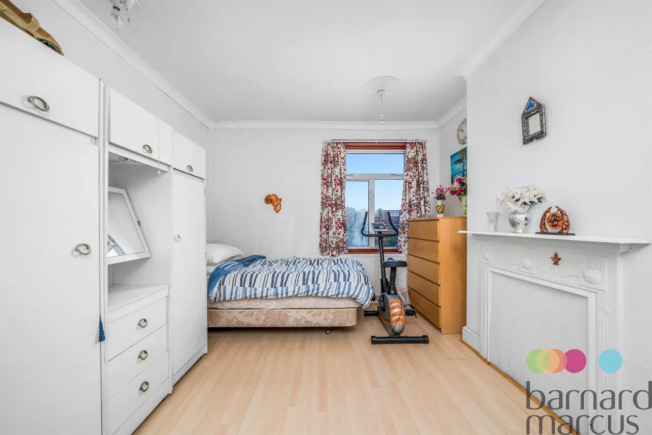 Grove Road, London, N12, photo 16