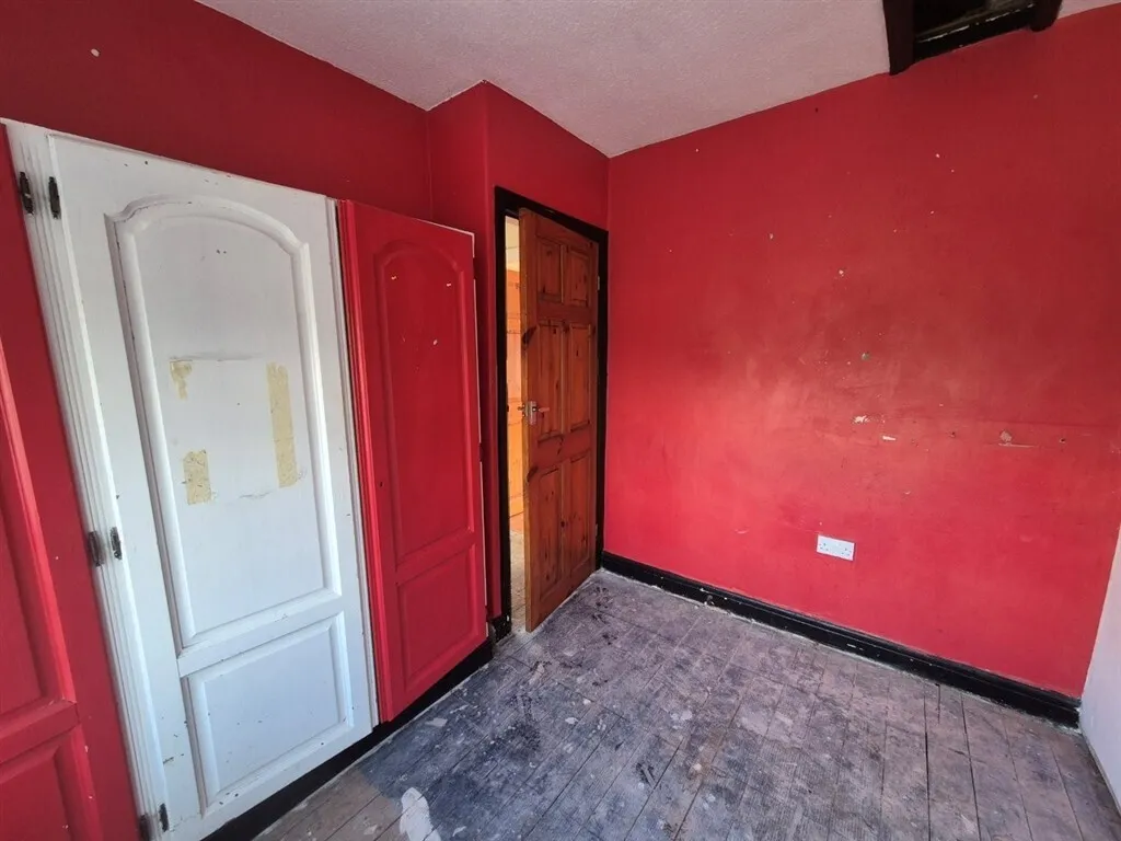 Willows Lane, Rochdale, OL16, photo 4