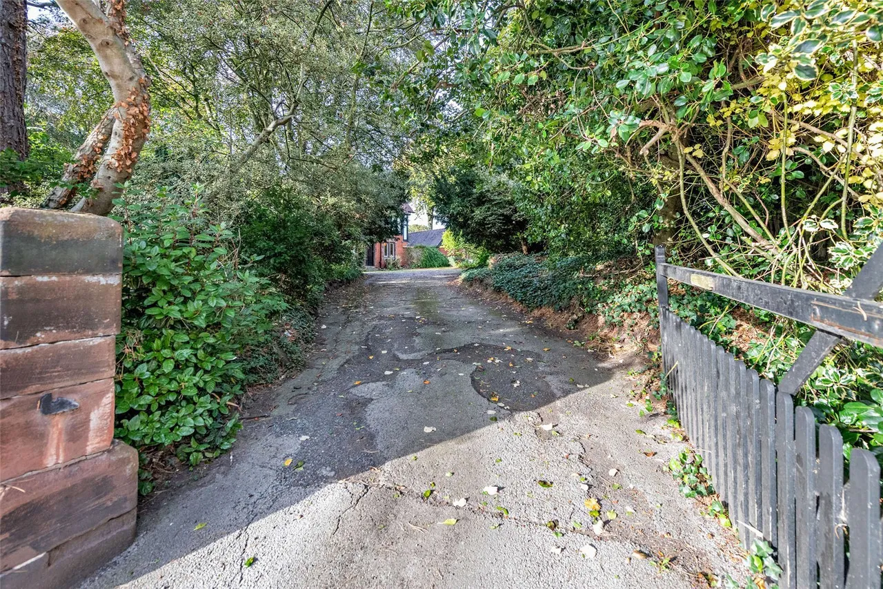 St. Georges Way, Thornton Hough, CH63, photo 29