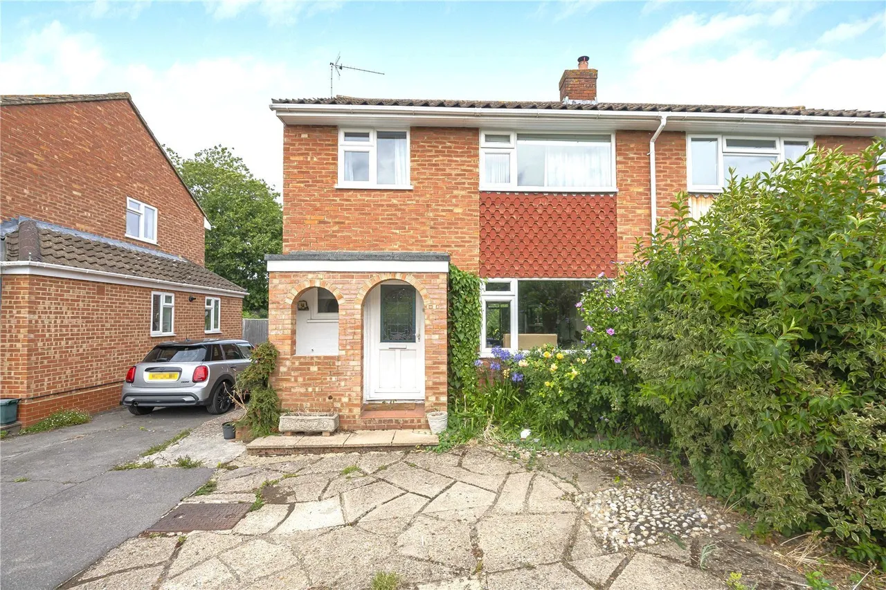 3 bed property for sale, Elizabeth Close, Henley-on-Thames, RG9