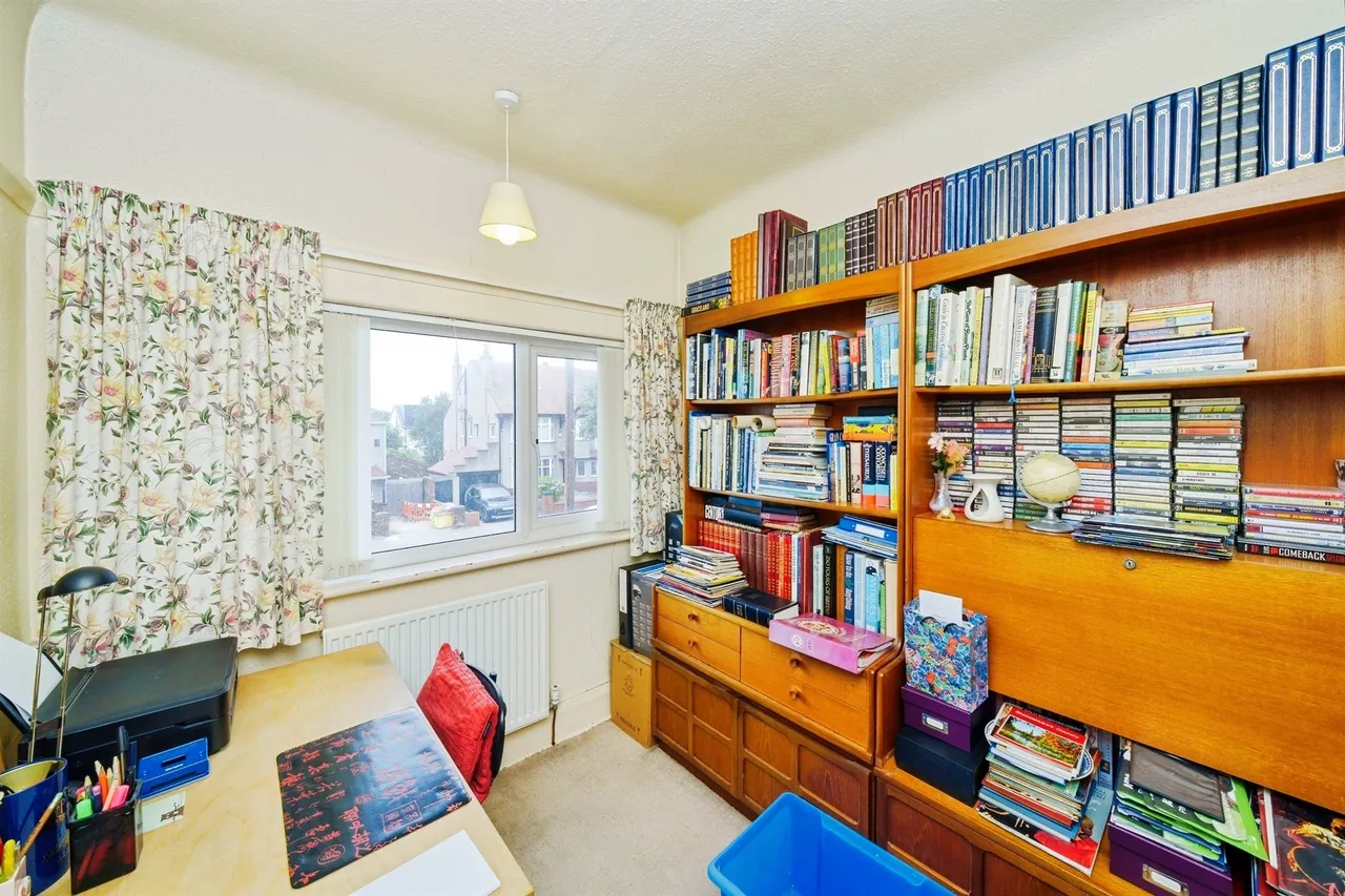 Rolleston Drive, Wallasey, photo 10
