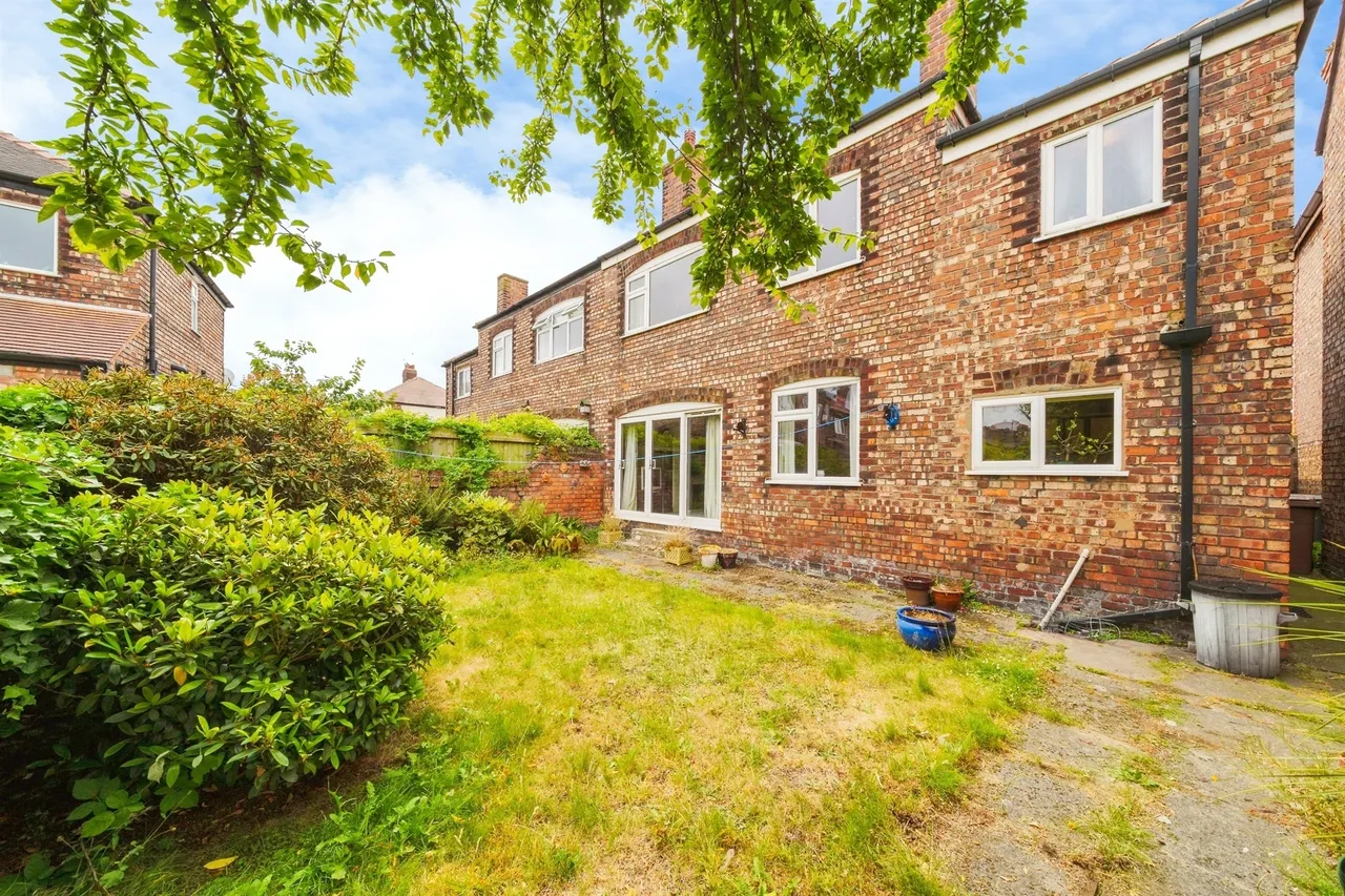 Rolleston Drive, Wallasey, photo 8