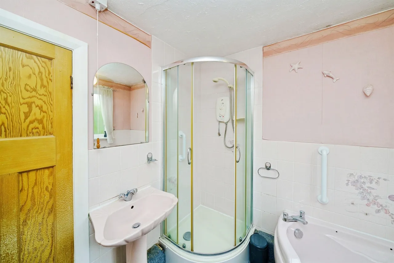 Rolleston Drive, Wallasey, photo 6