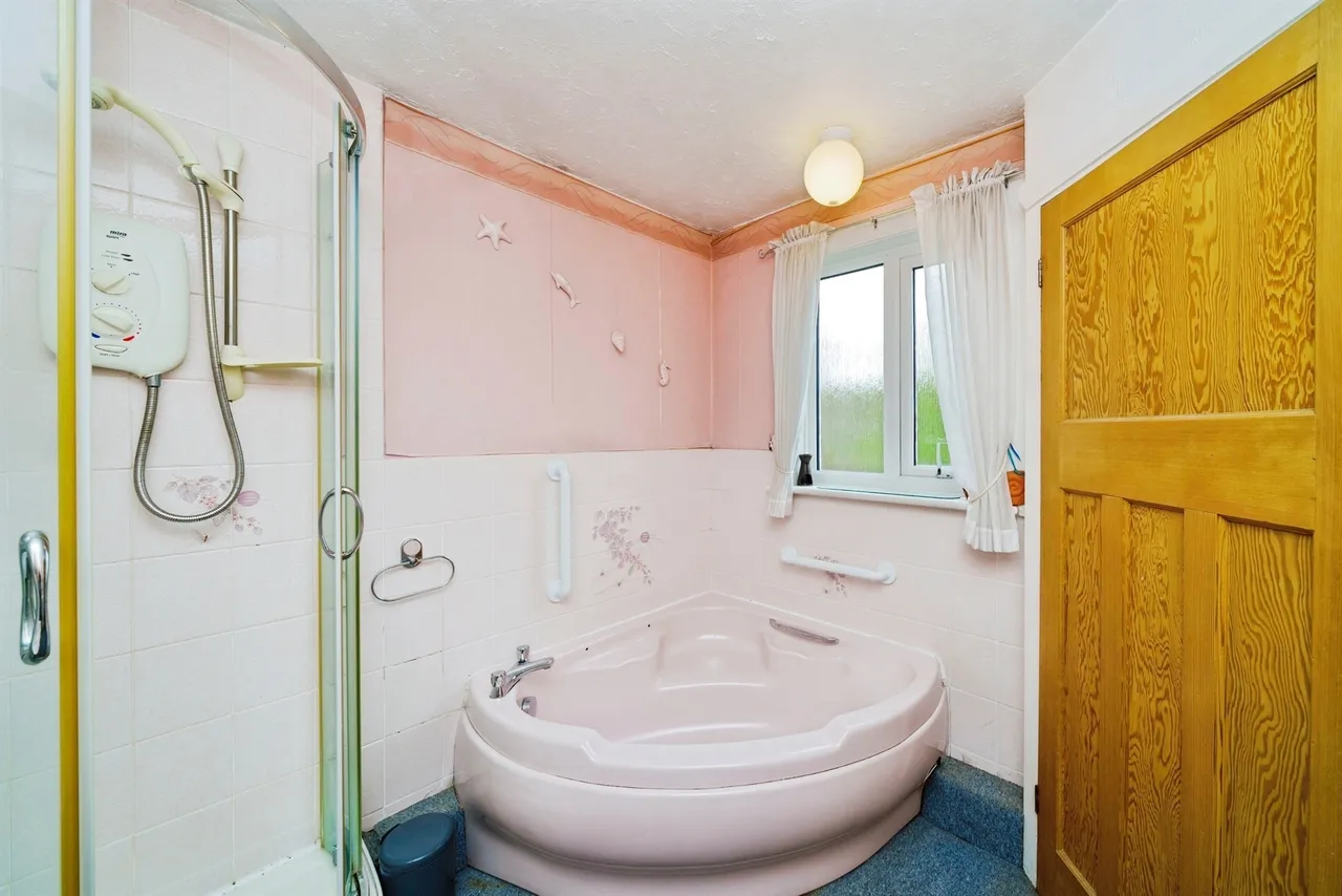 Rolleston Drive, Wallasey, photo 5