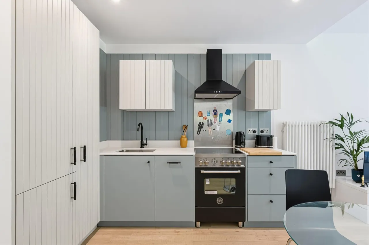 West Bradbury Yard, Brentford, TW8, photo 6