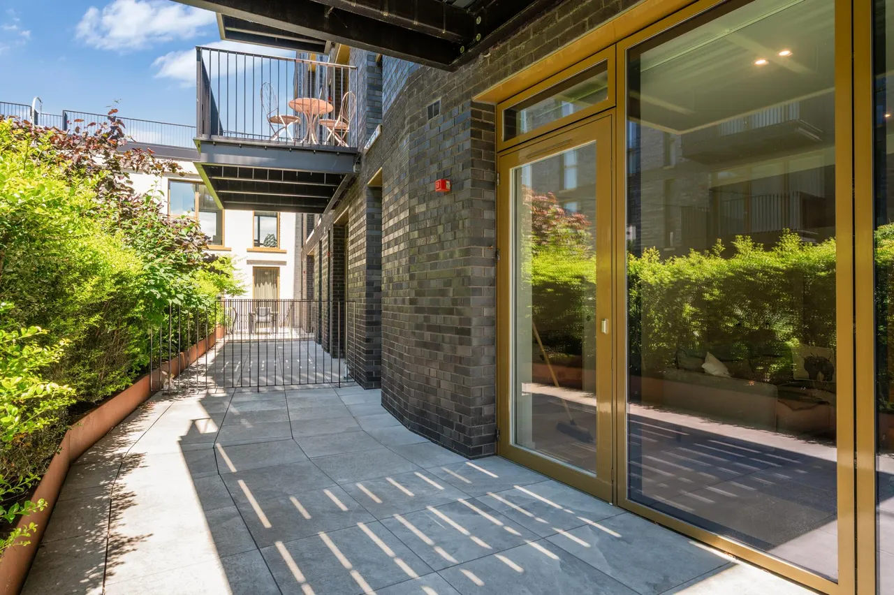 West Bradbury Yard, Brentford, TW8, photo 9