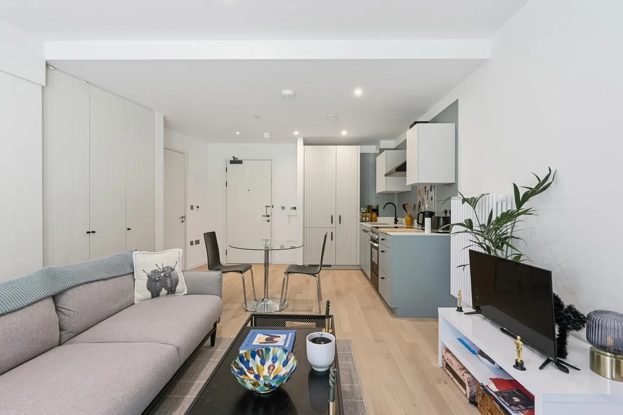 West Bradbury Yard, Brentford, TW8, photo 4