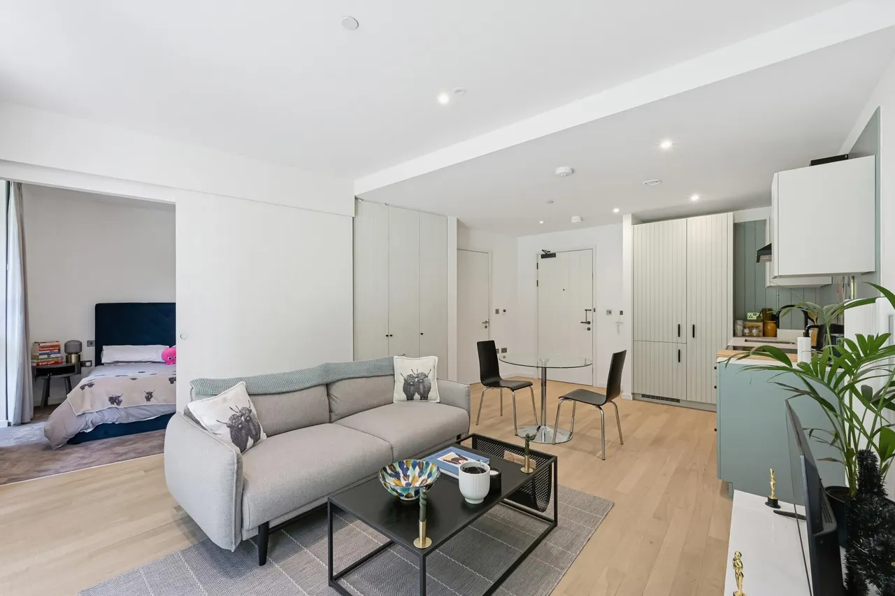 West Bradbury Yard, Brentford, TW8, photo 7