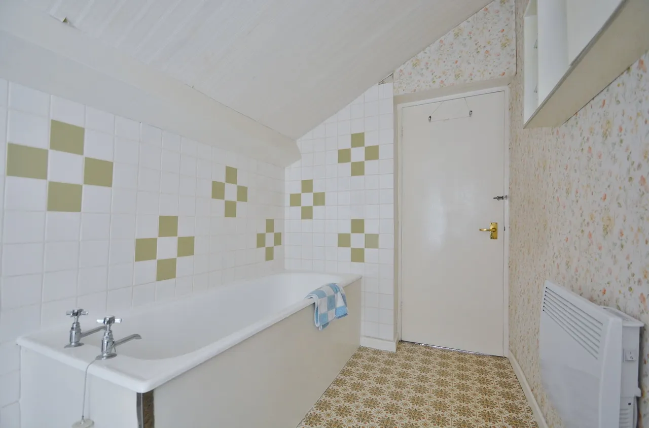 Worminghall Road, Oakley, photo 16