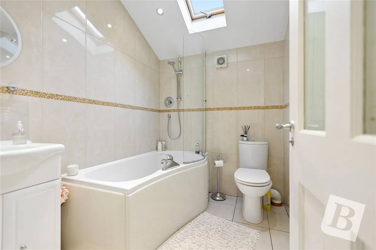 Catherine Road, Gidea Park, RM2, photo 12
