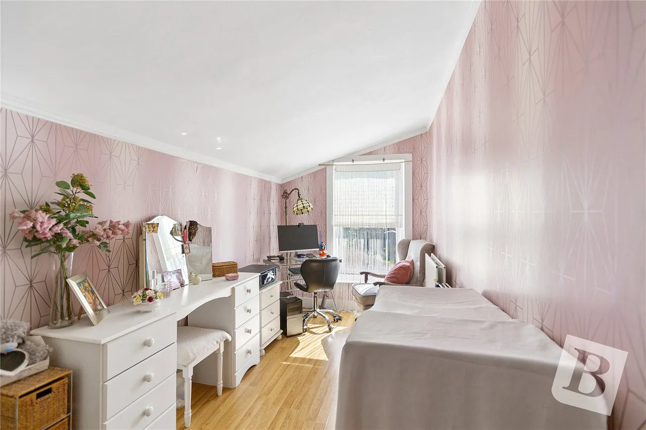 Catherine Road, Gidea Park, RM2, photo 11