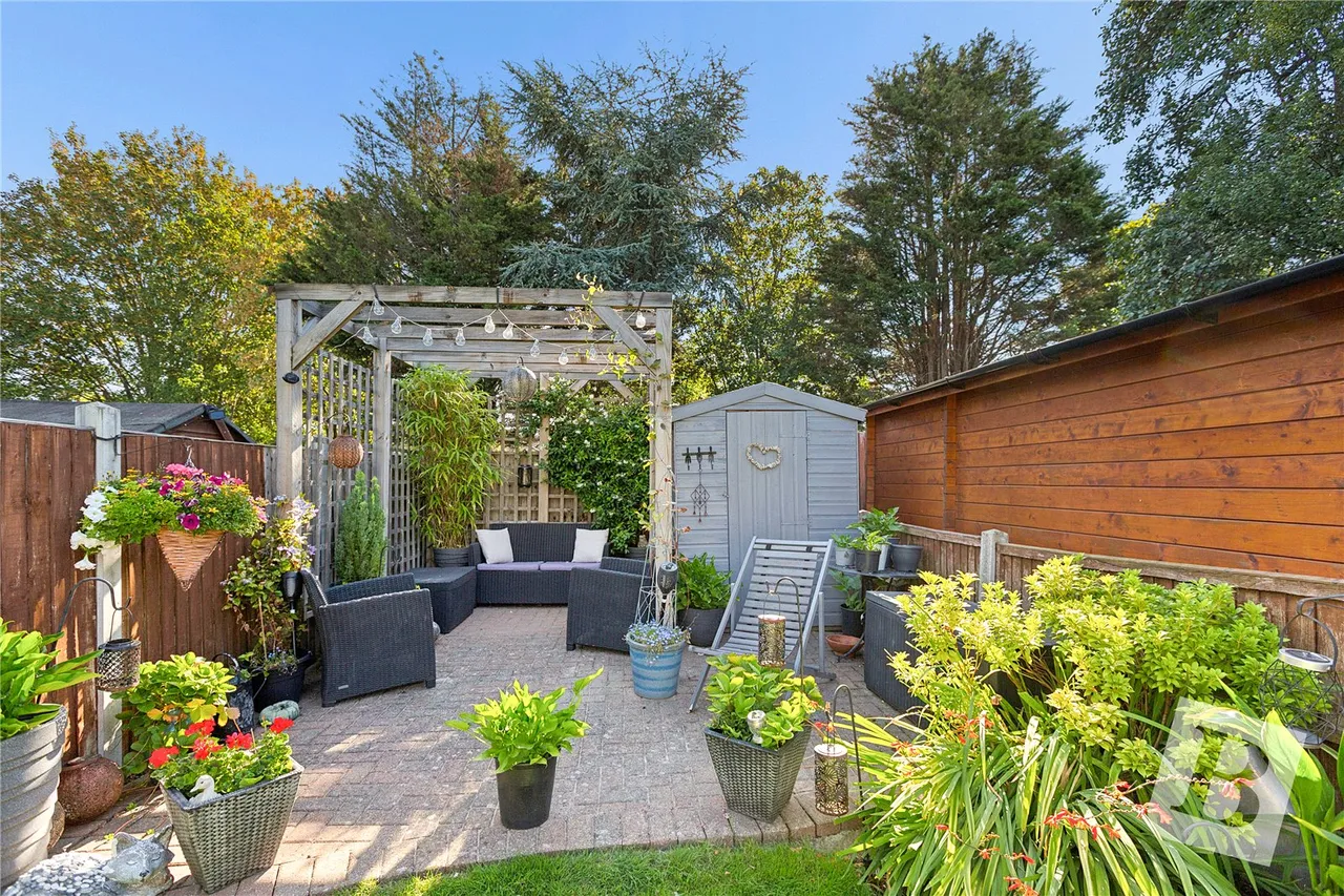 Catherine Road, Gidea Park, RM2, photo 8