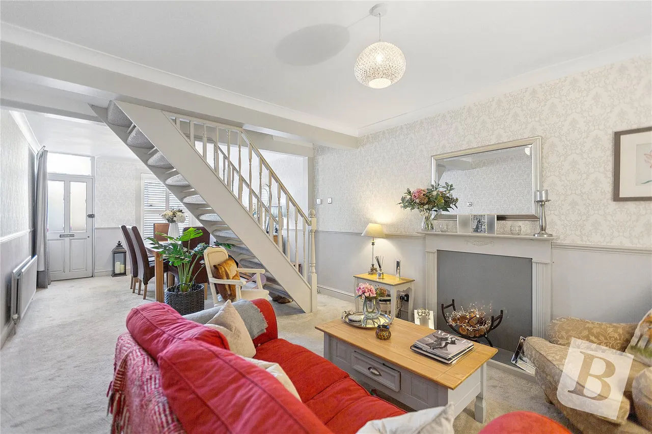 Catherine Road, Gidea Park, RM2, photo 3