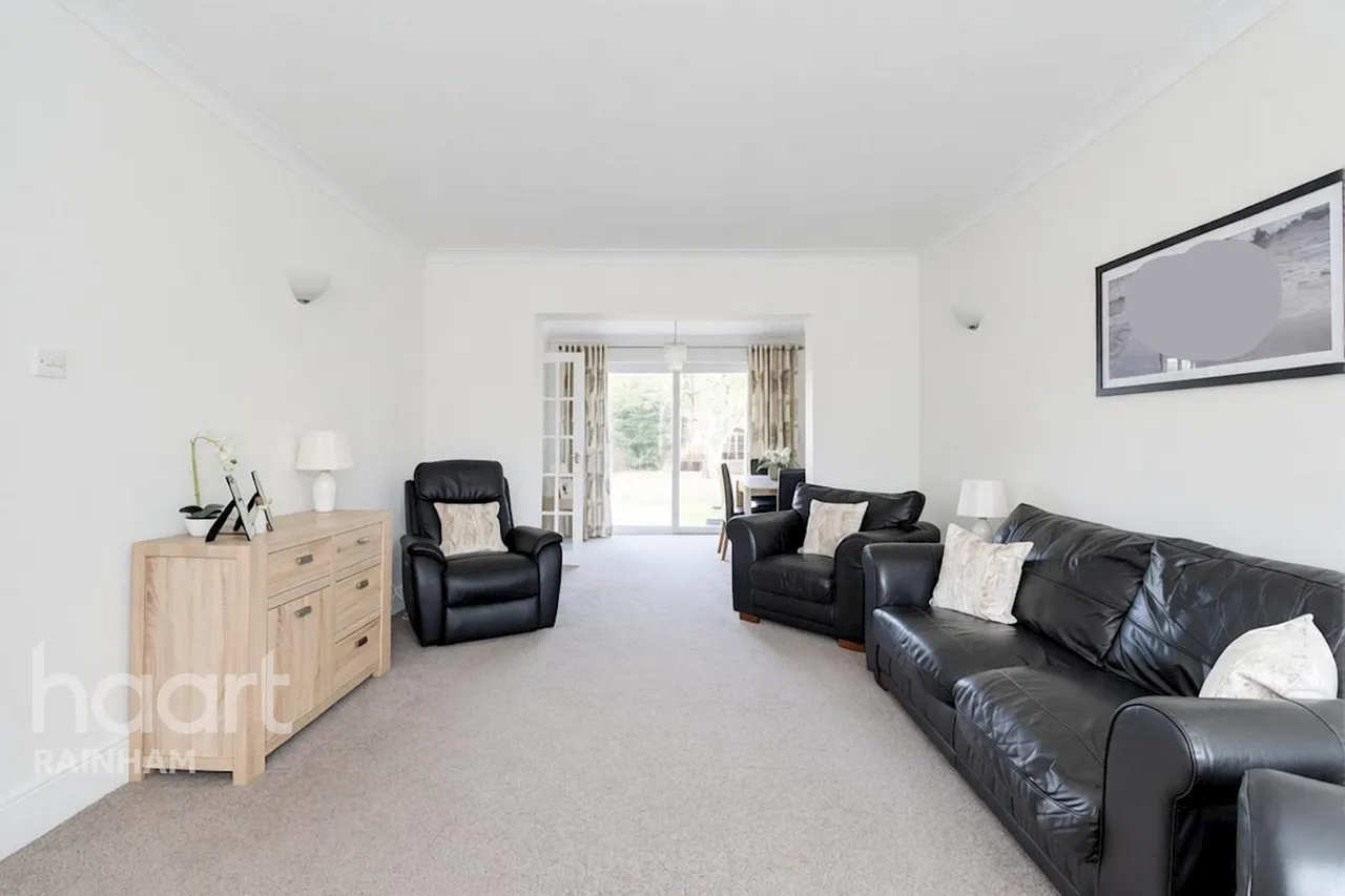 Lambs Lane North, Rainham, RM13, photo 5