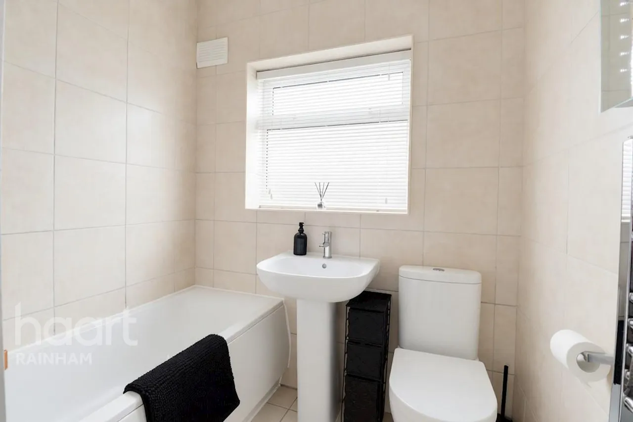 Lambs Lane North, Rainham, RM13, photo 14