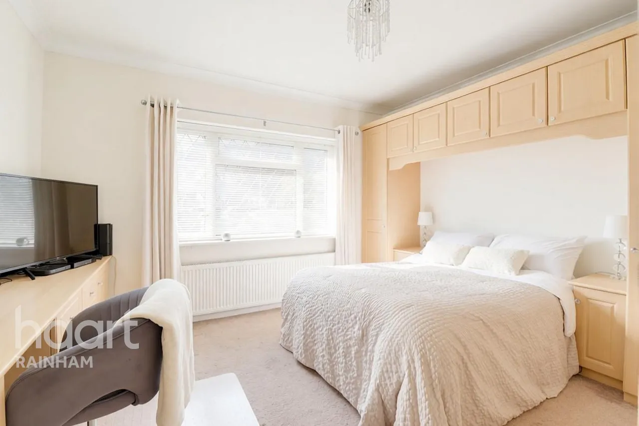 Lambs Lane North, Rainham, RM13, photo 9