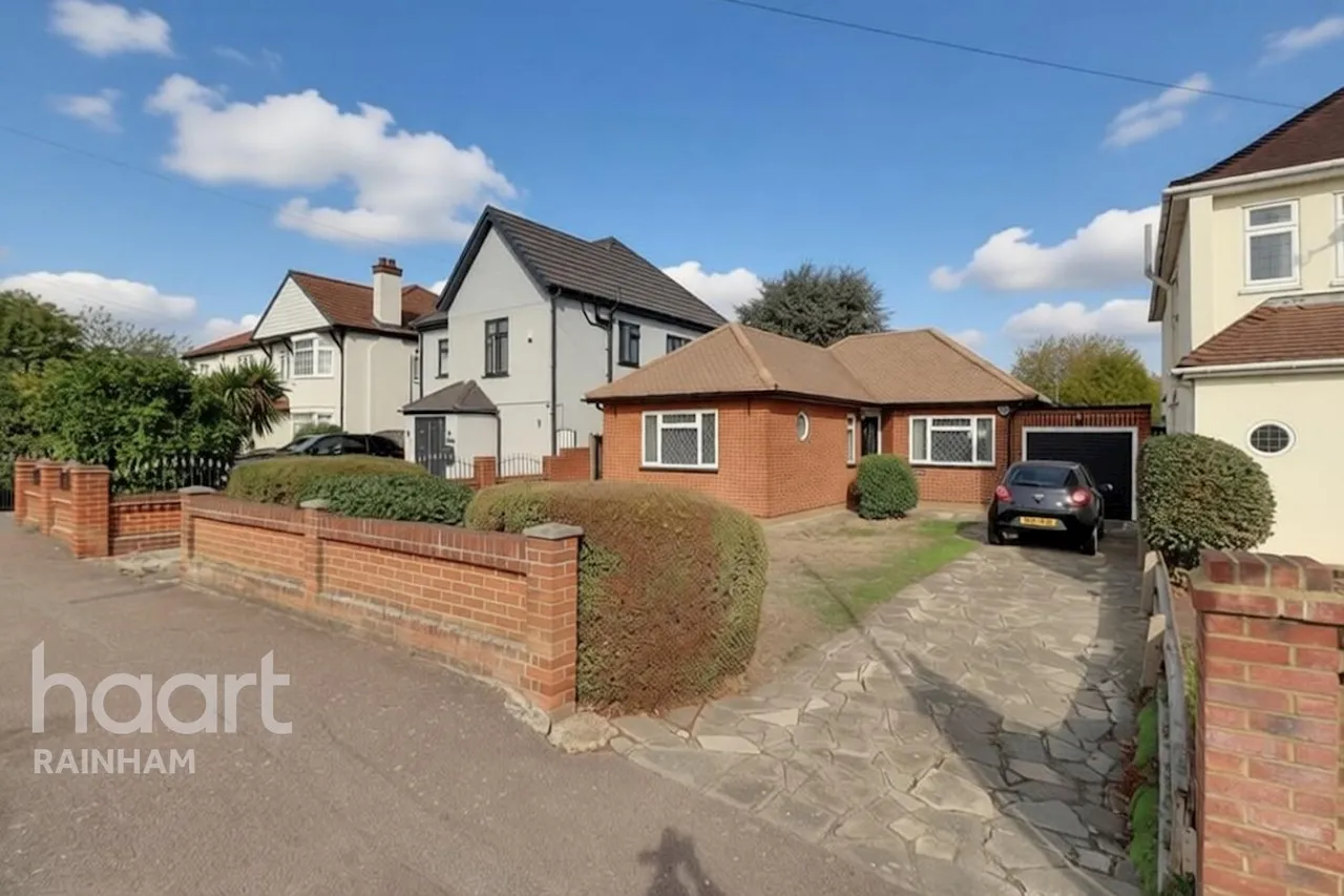3 bed house for sale, Lambs Lane North, Rainham, RM13