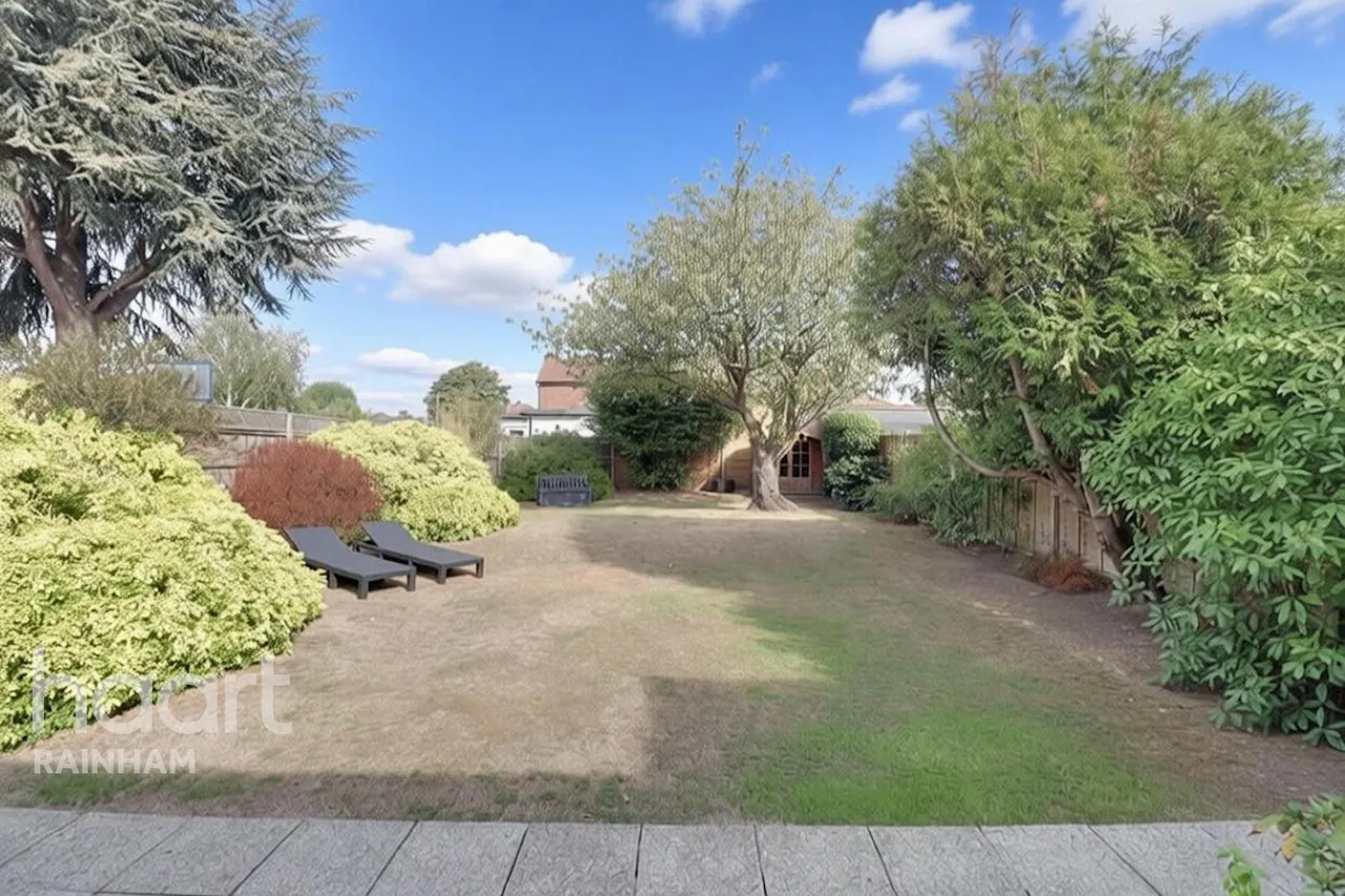 Lambs Lane North, Rainham, RM13, photo 15