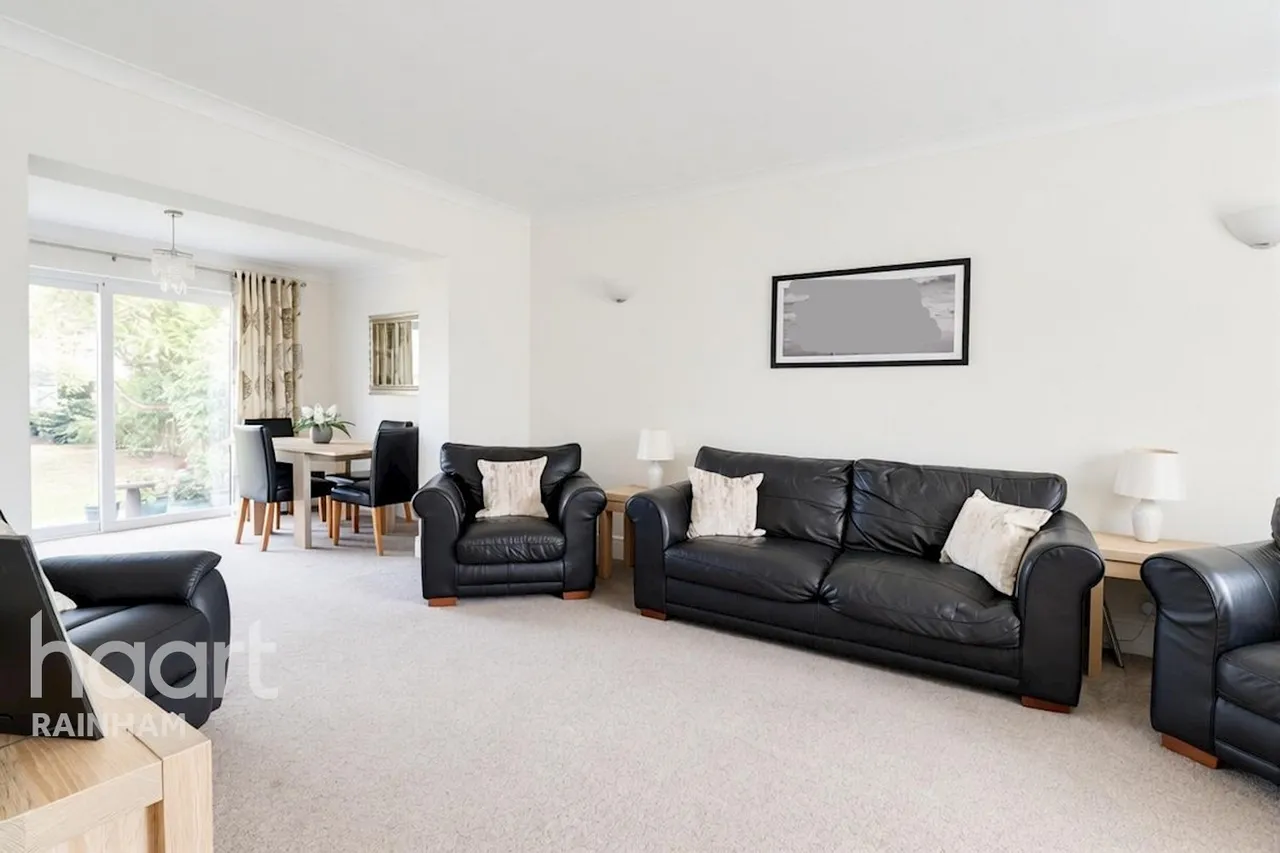 Lambs Lane North, Rainham, RM13, photo 4