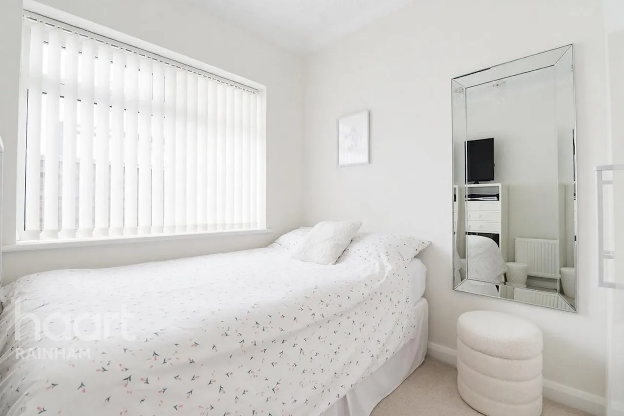 Lambs Lane North, Rainham, RM13, photo 12