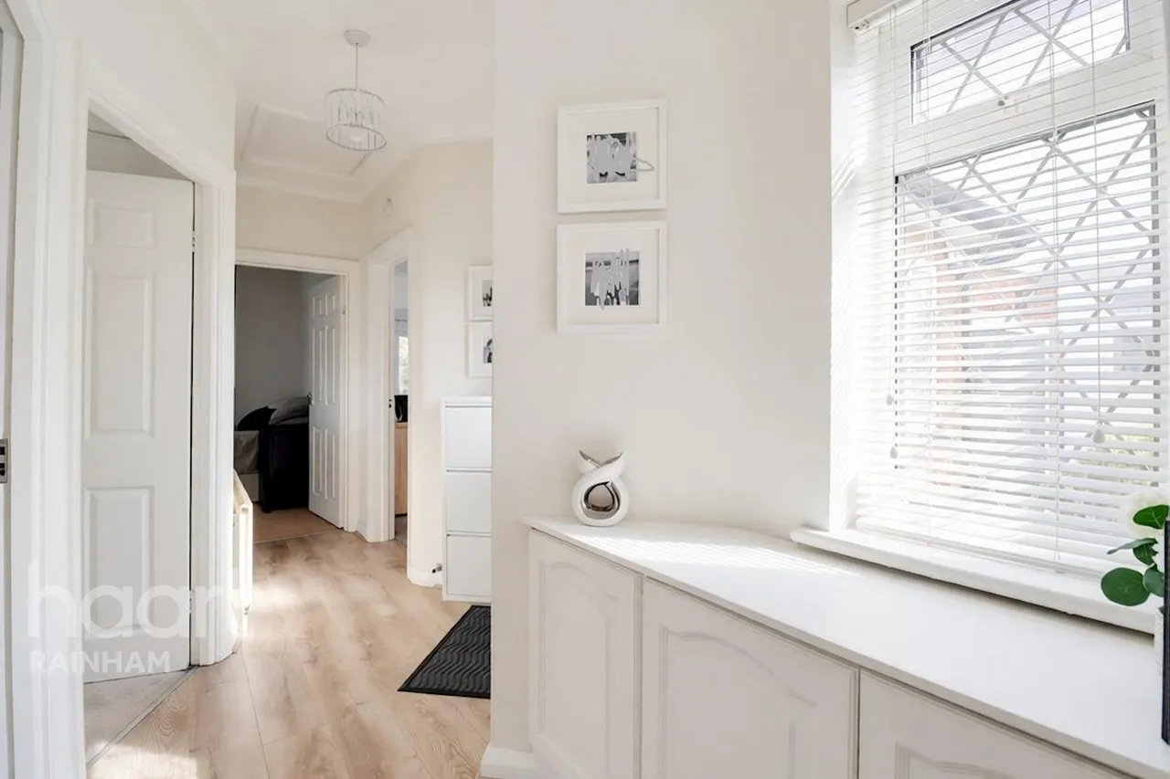 Lambs Lane North, Rainham, RM13, photo 2
