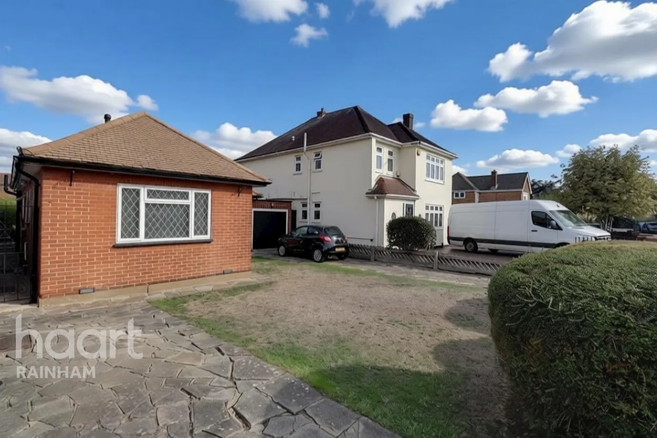 Lambs Lane North, Rainham, RM13, photo 19