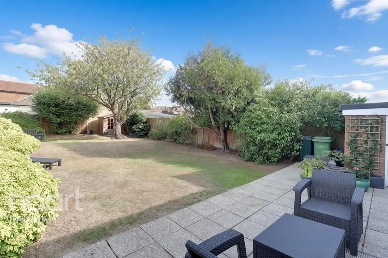 Lambs Lane North, Rainham, RM13, photo 16
