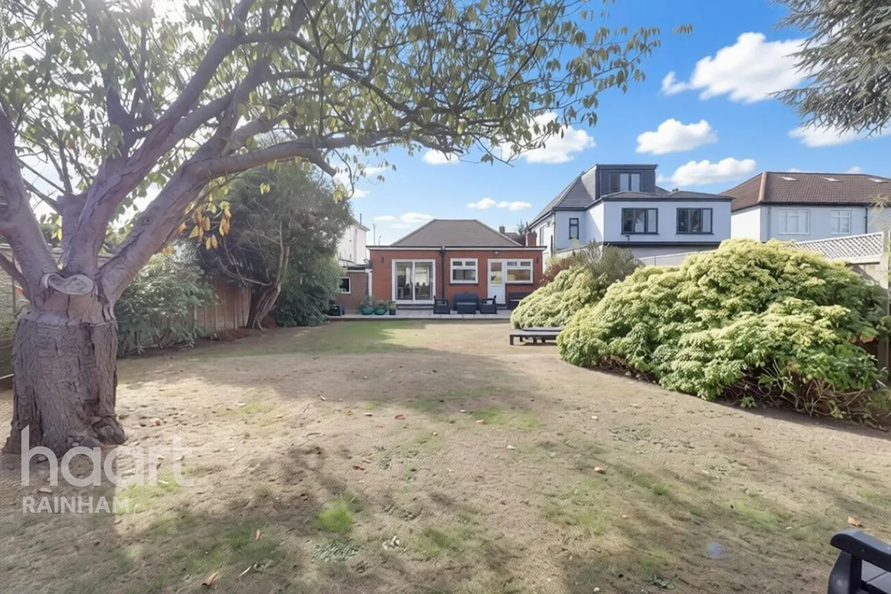 Lambs Lane North, Rainham, RM13, photo 17