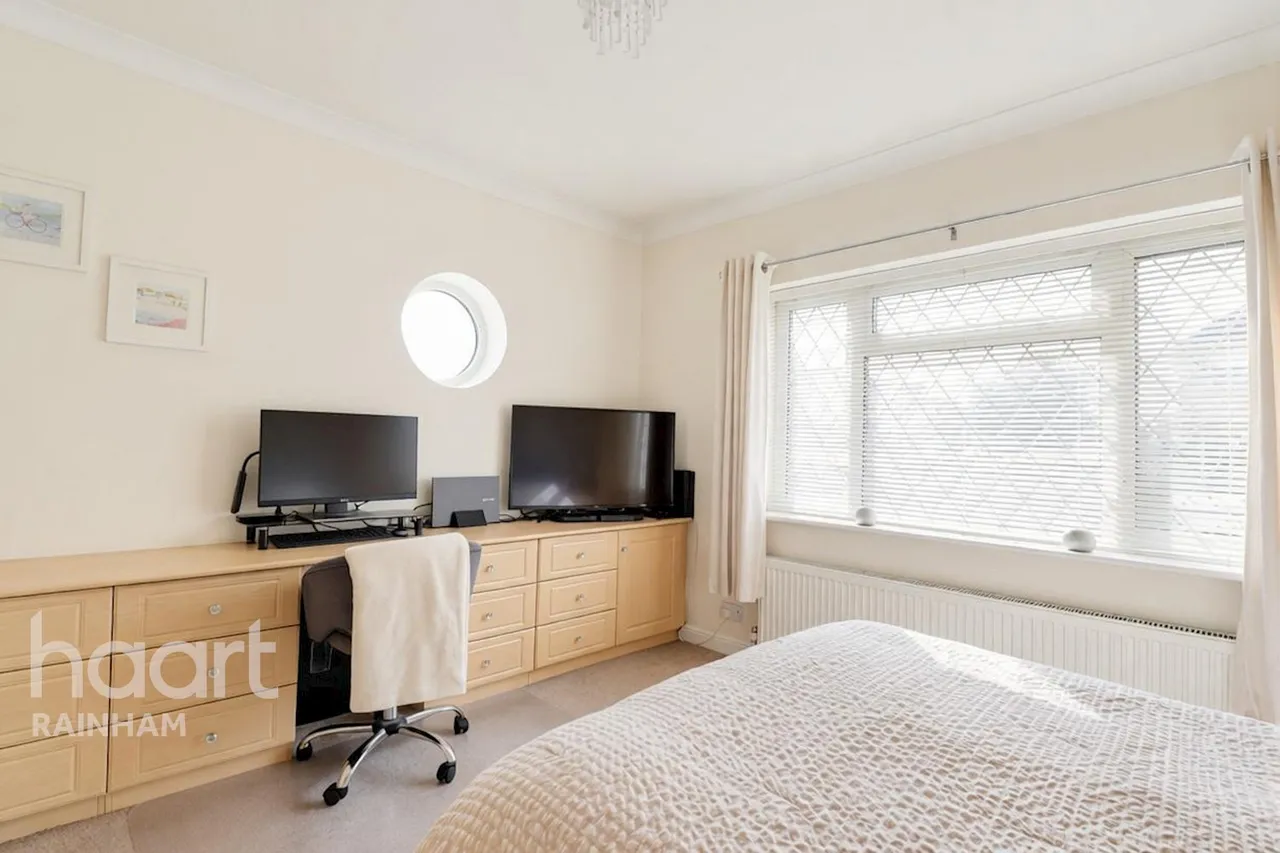 Lambs Lane North, Rainham, RM13, photo 11