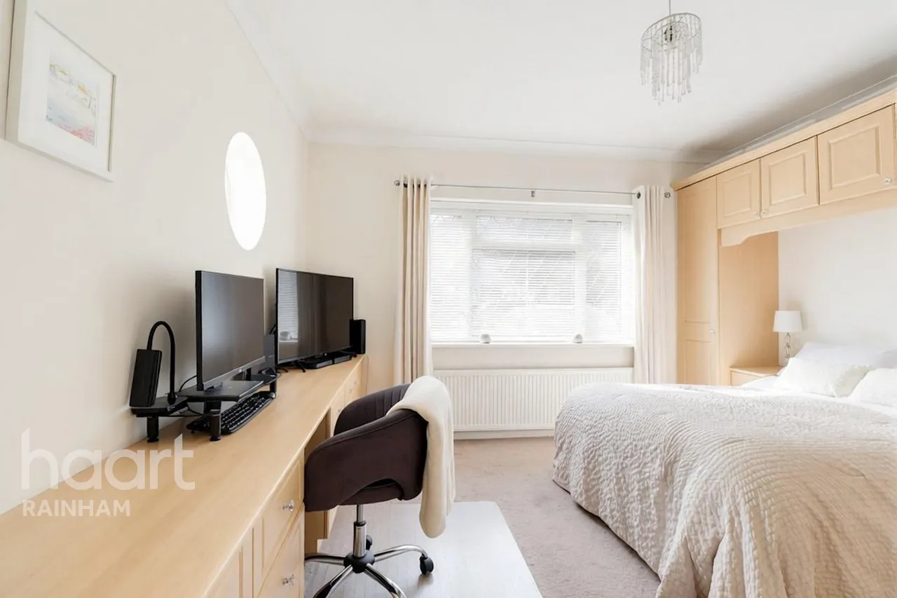 Lambs Lane North, Rainham, RM13, photo 10