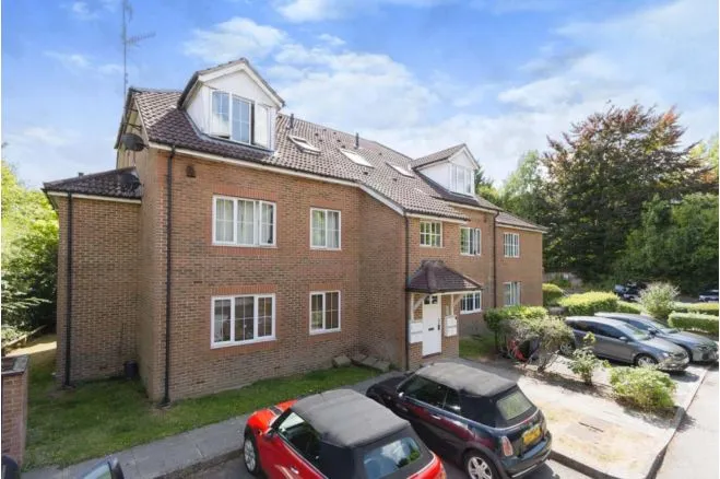 2 bed flat for sale, Aspen Vale, Whyteleafe, CR3
