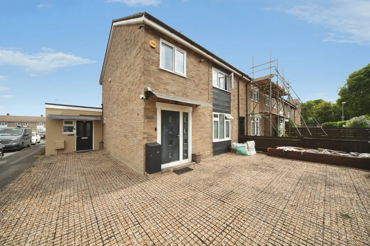 3 bed house for sale — Grasmere Walk, Houghton Regis, DUNSTABLE