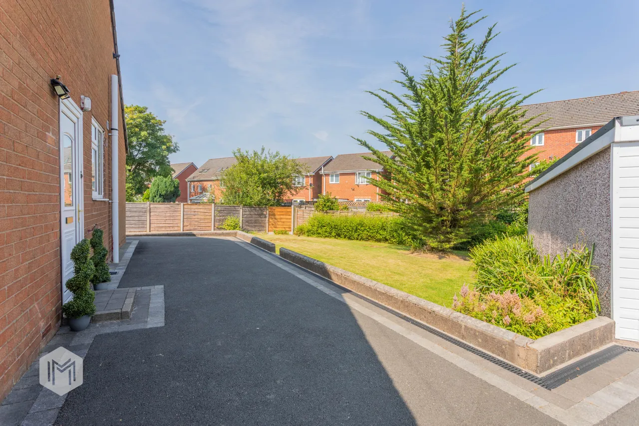 Ulleswater Close, Little Lever, Bolton, BL3 1UD, photo 18