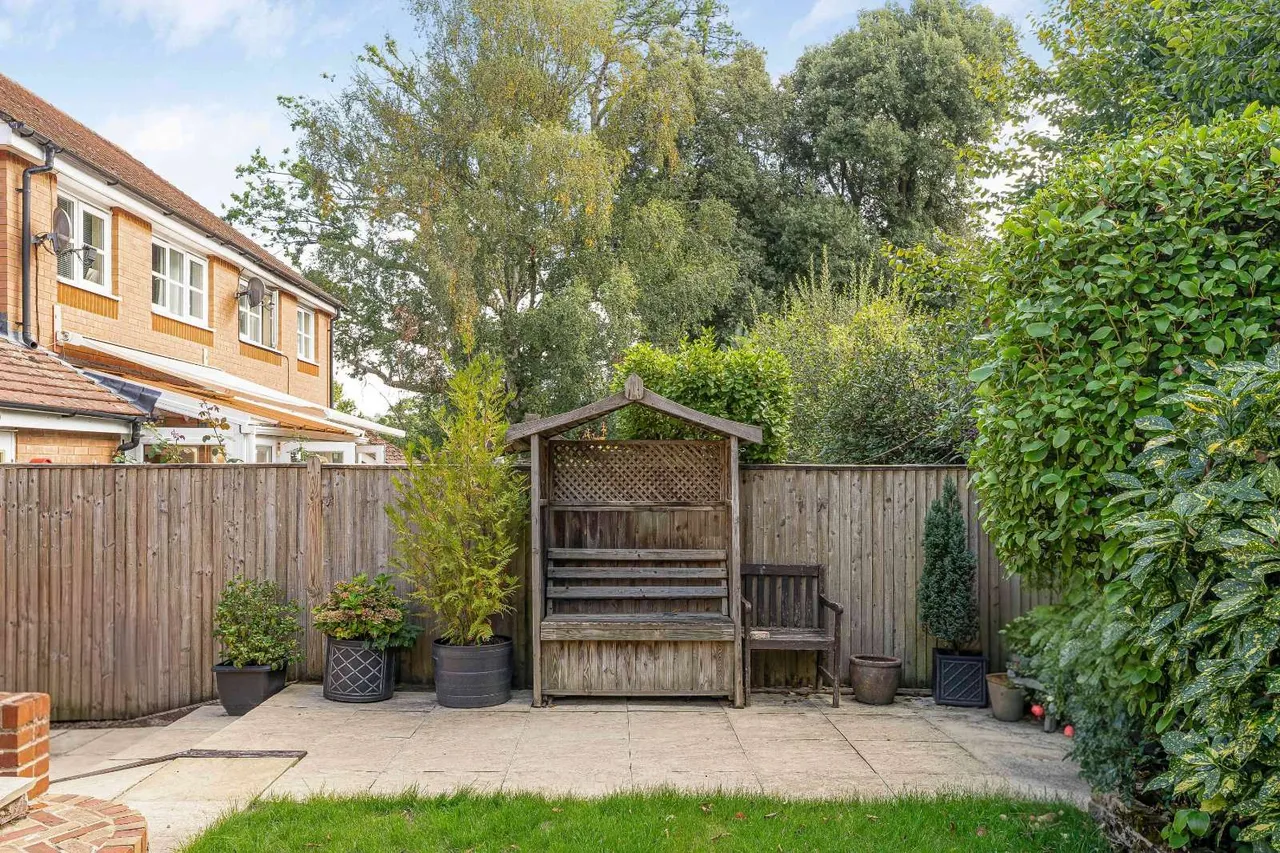 Northend Close, Petworth, West Sussex, GU28 9NS, photo 11