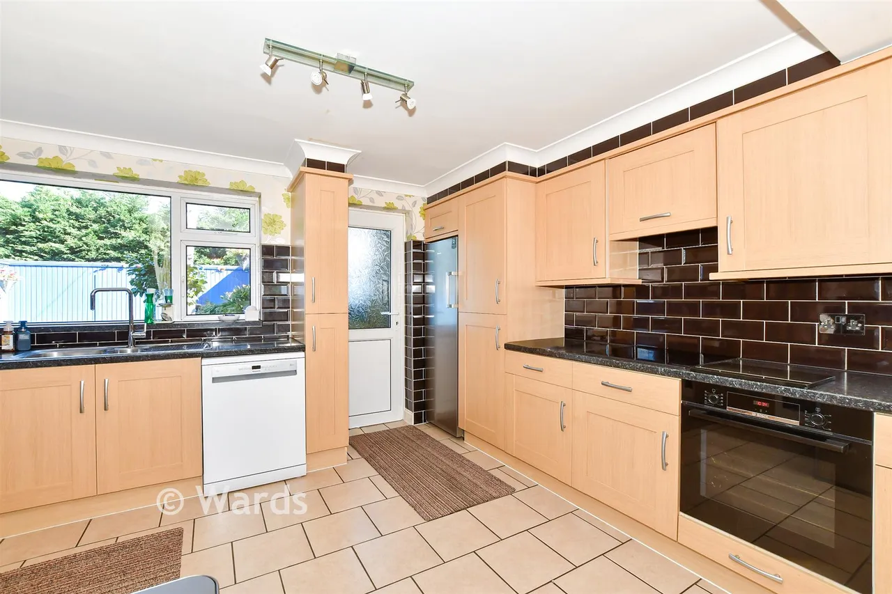 Plover Road, Birds Estate, ME20, photo 4