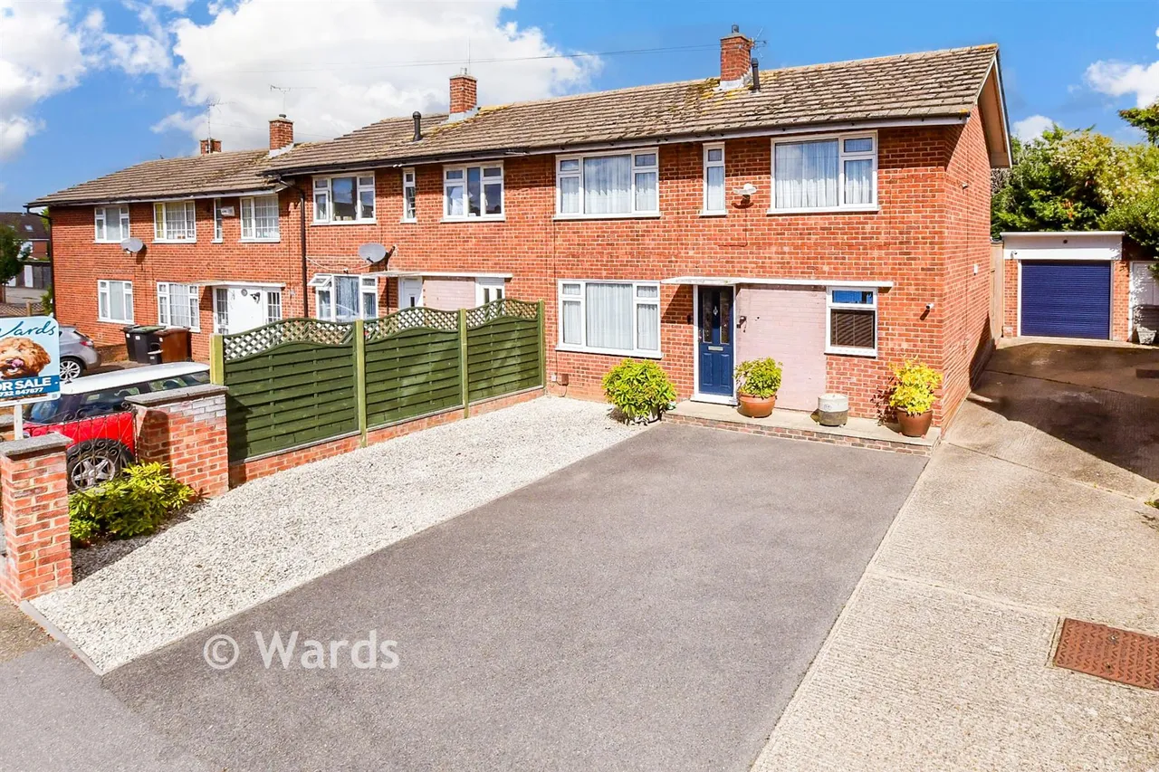 3 bed house for sale, Plover Road, Birds Estate, ME20