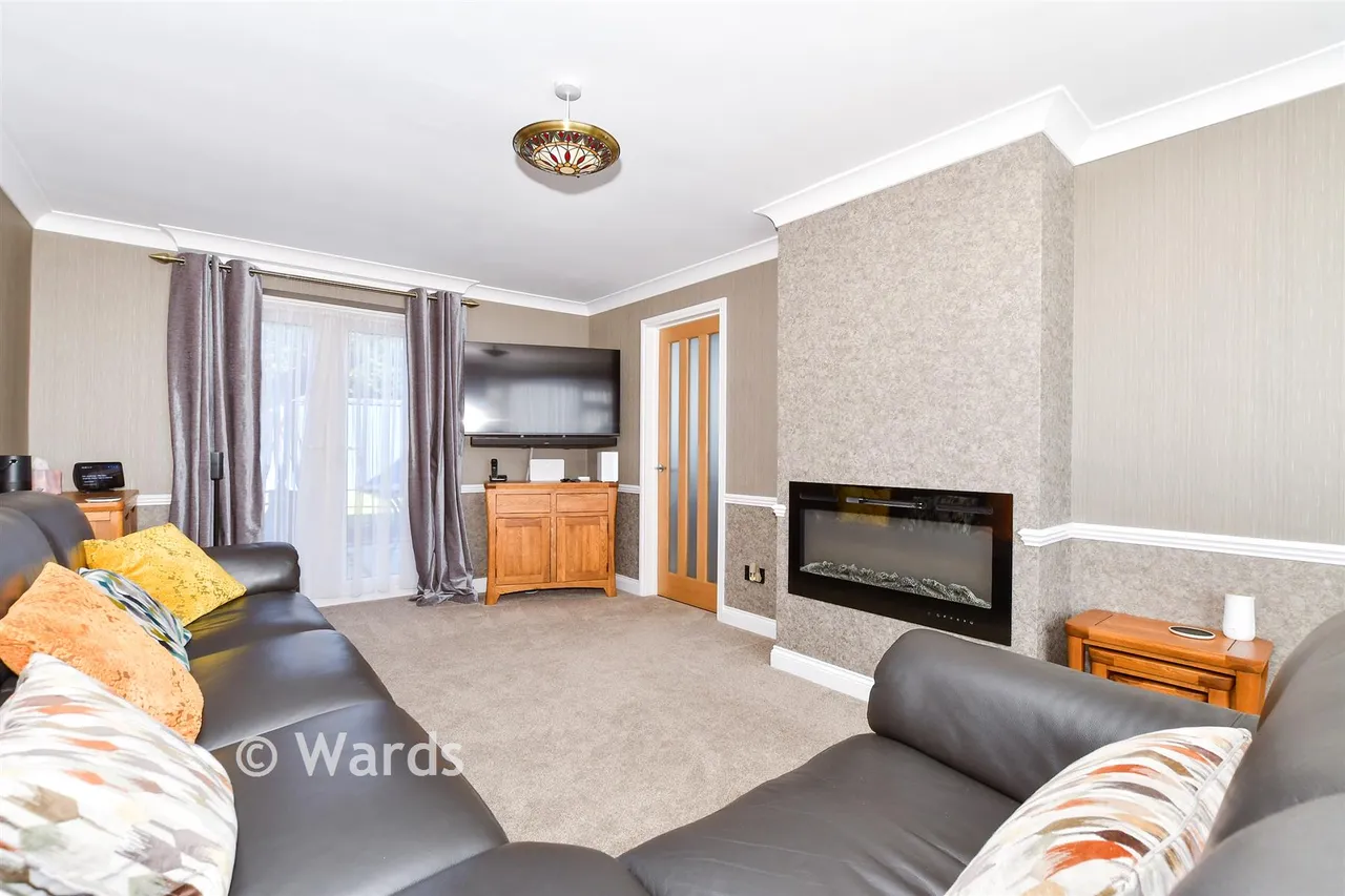 Plover Road, Birds Estate, ME20, photo 3