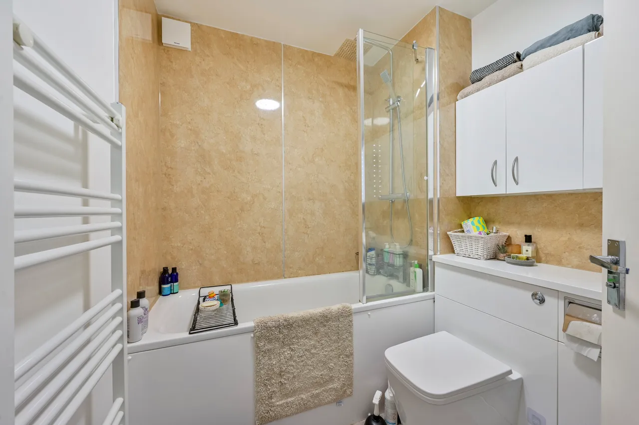 Flat 5, 8 Henfield Road, London, photo 4