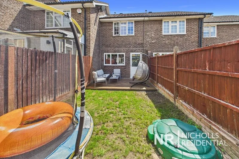 Cricketers Close, Chessington, KT9, photo 15