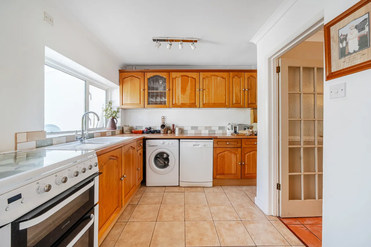Portsmouth Road, Liphook, GU30, photo 4