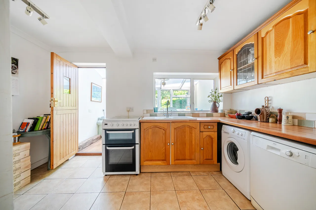 Portsmouth Road, Liphook, GU30, photo 10