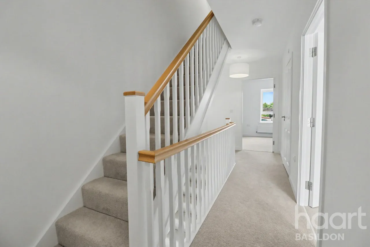 Ghyllgrove Close, SS14, photo 12