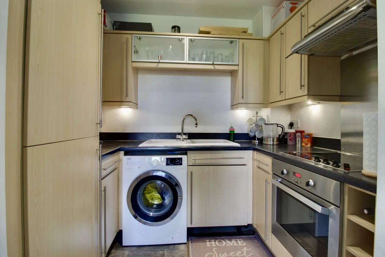 Woodgate Court, Hornchurch, RM11 2EX, photo 9