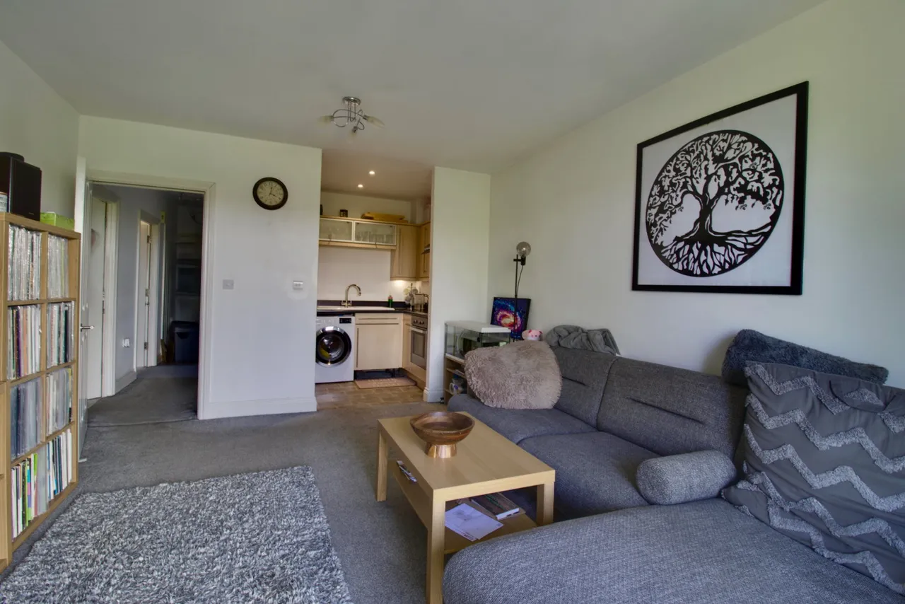 Woodgate Court, Hornchurch, RM11 2EX, photo 2