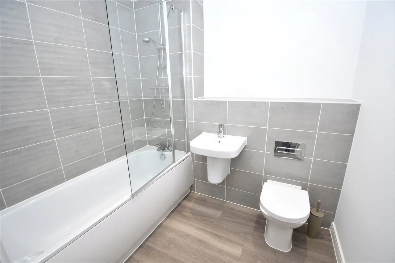 Station Road, Hook, Hampshire, RG27 9QG, photo 6