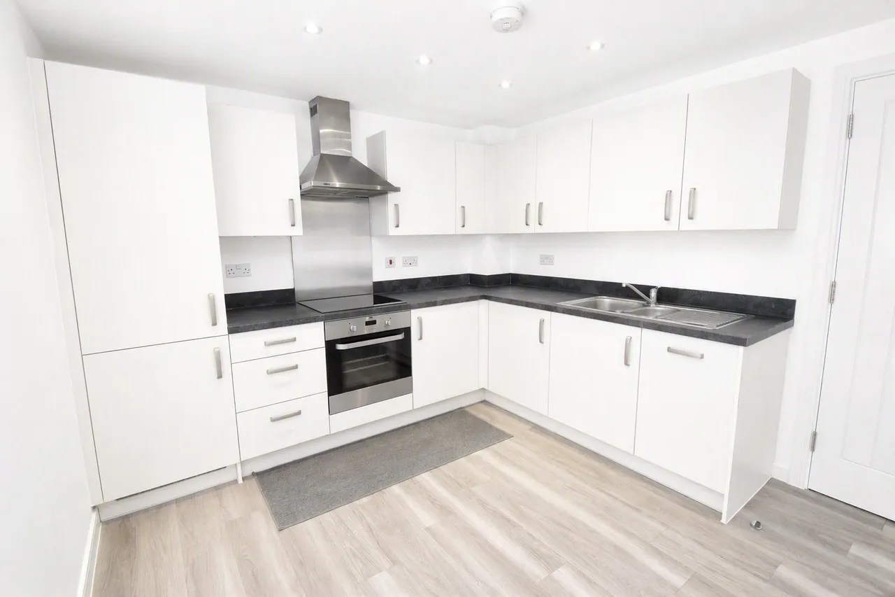 Station Road, Hook, Hampshire, RG27 9QG, photo 2