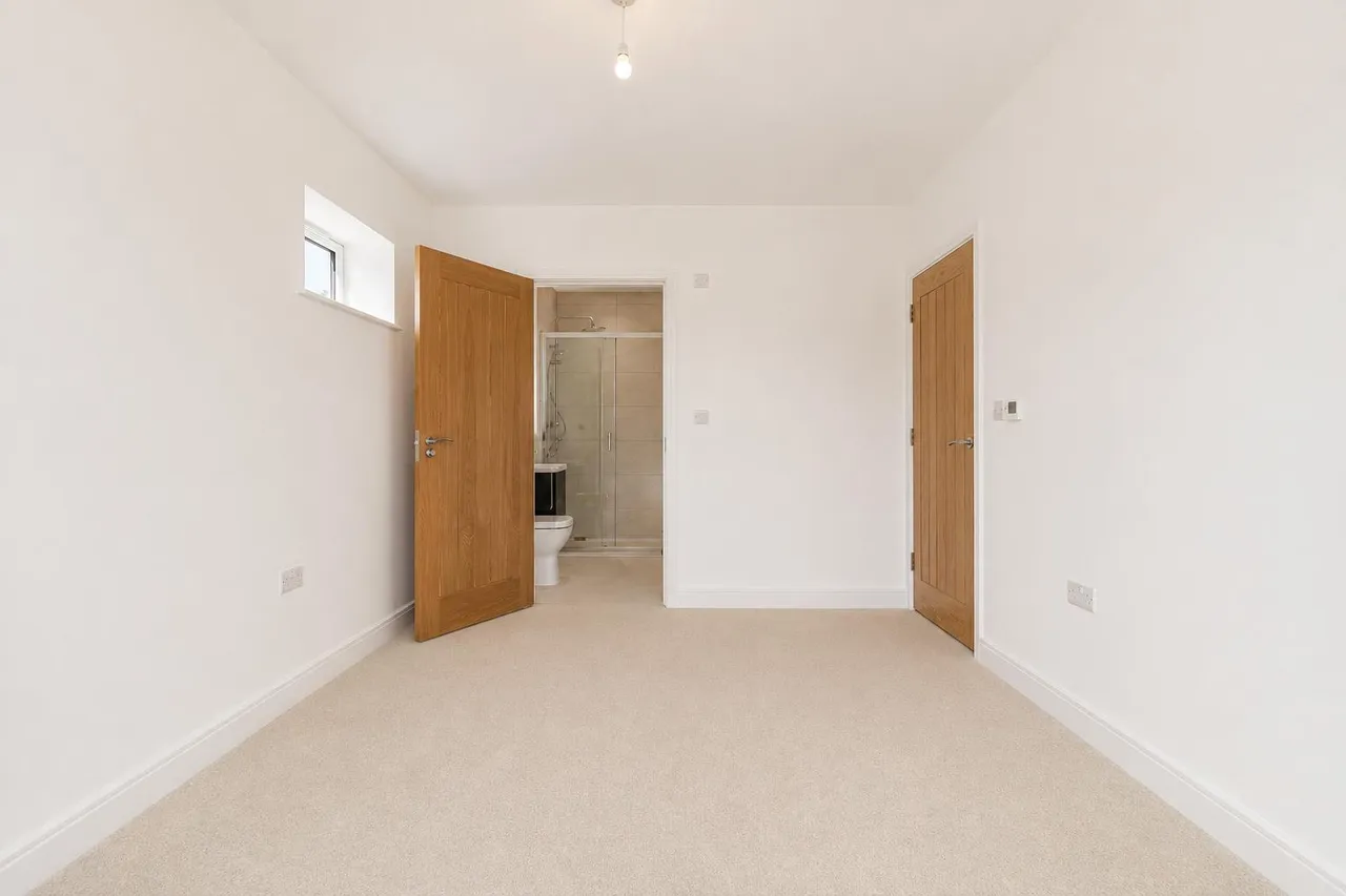 High Street, Chippenham, CB7, photo 17